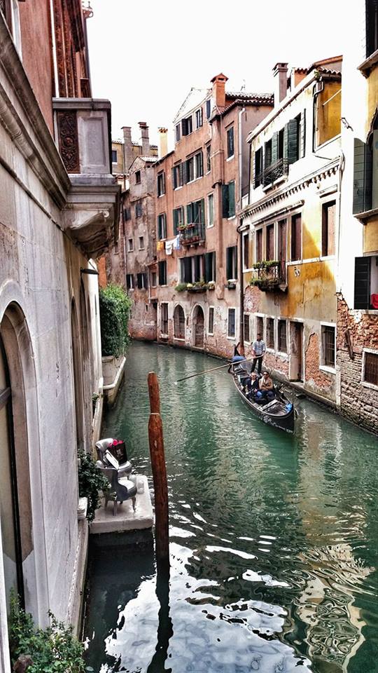 tiny-canal-and-a-gondola-in-vence